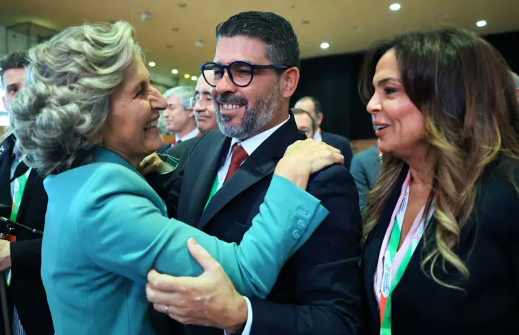 Ana Abrunhosa, vice-presidente da ANMP, Pedro Pimpão, presidente da ANMP e Luísa Salgueiro, ex-presidente e nova presidente da Mesa Geral